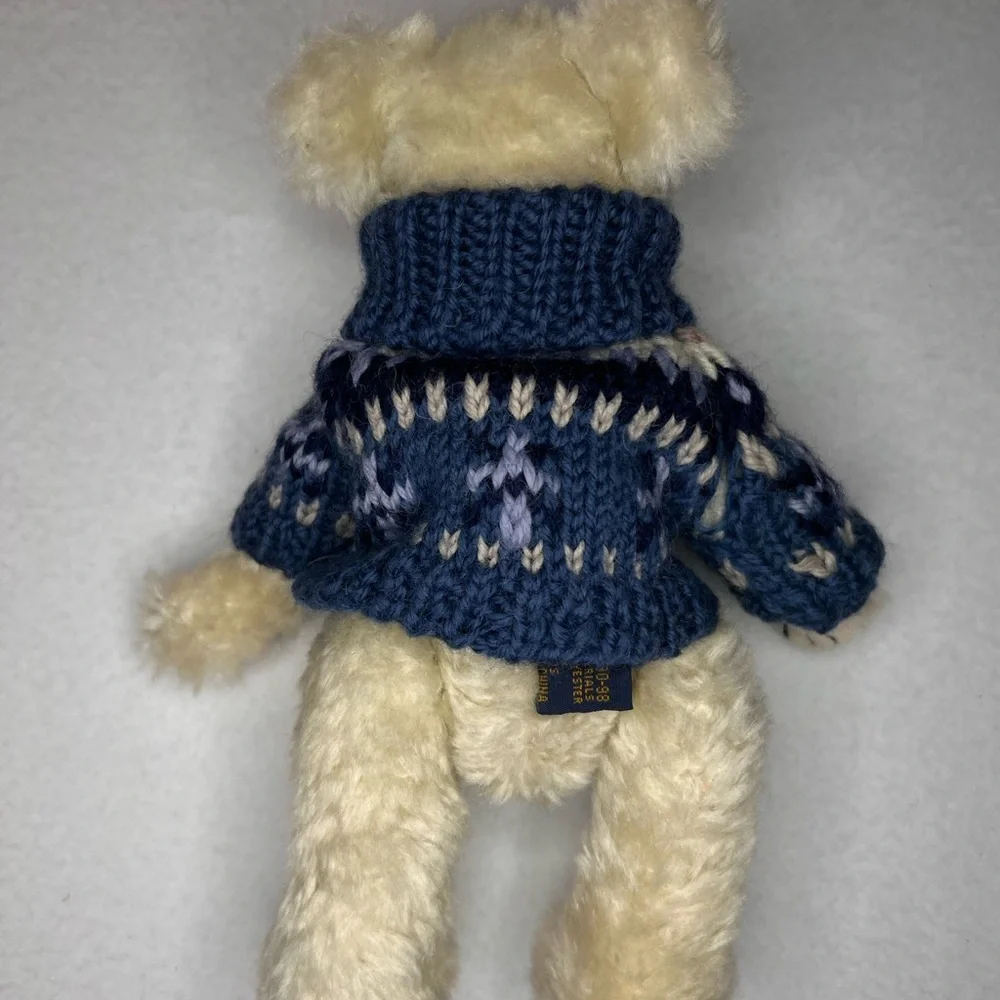 Boyds Bears Knut Berriman white teddy blue sweater Collectible C. Berriman